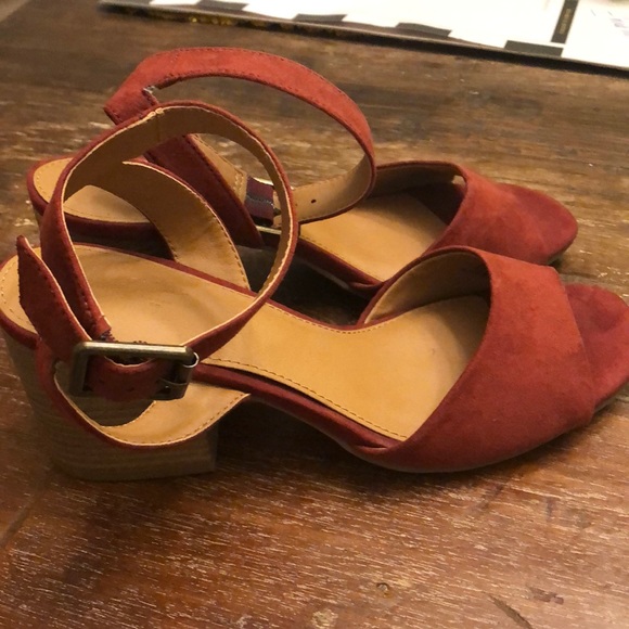 Maroon red sandals(size 8) never worn! - Picture 2 of 5